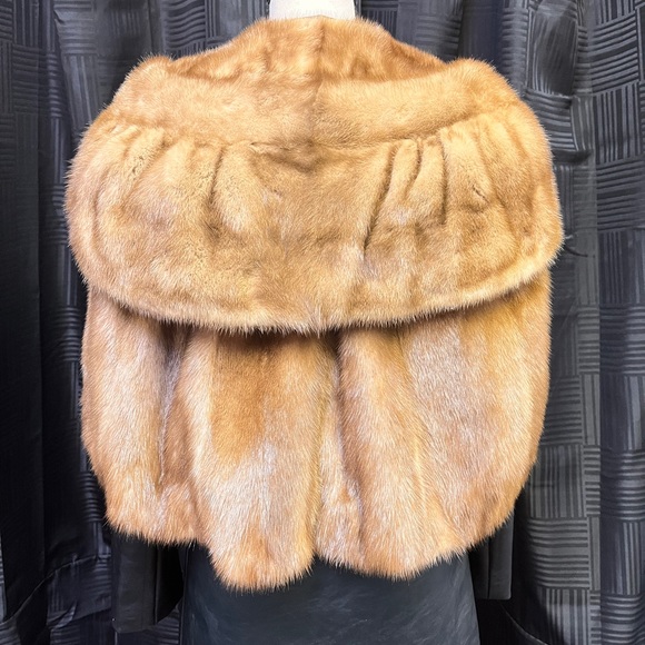 Vintage Mink Cape - Picture 5 of 14